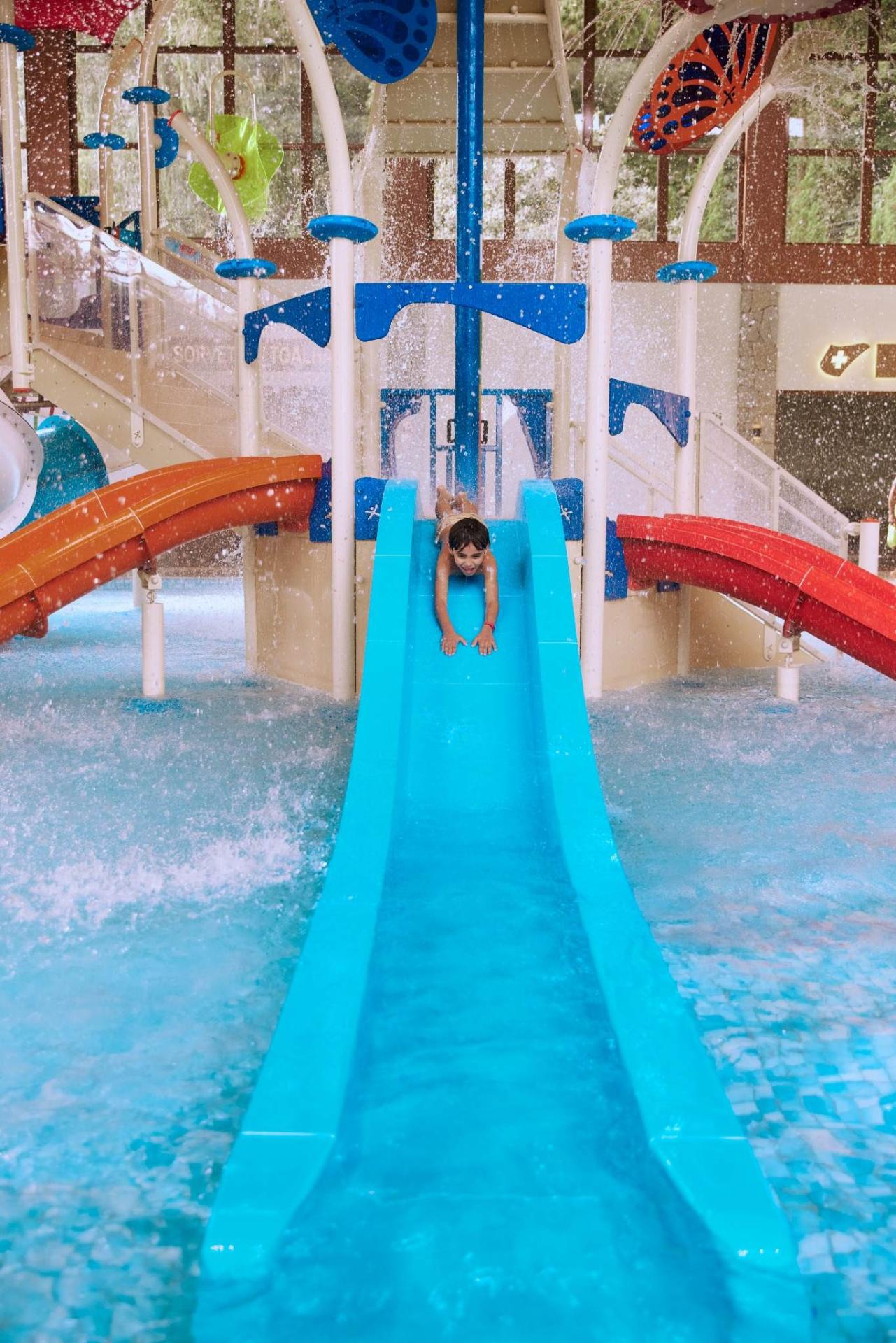 Piscina coberta e aquecida do Parc Alpenmare